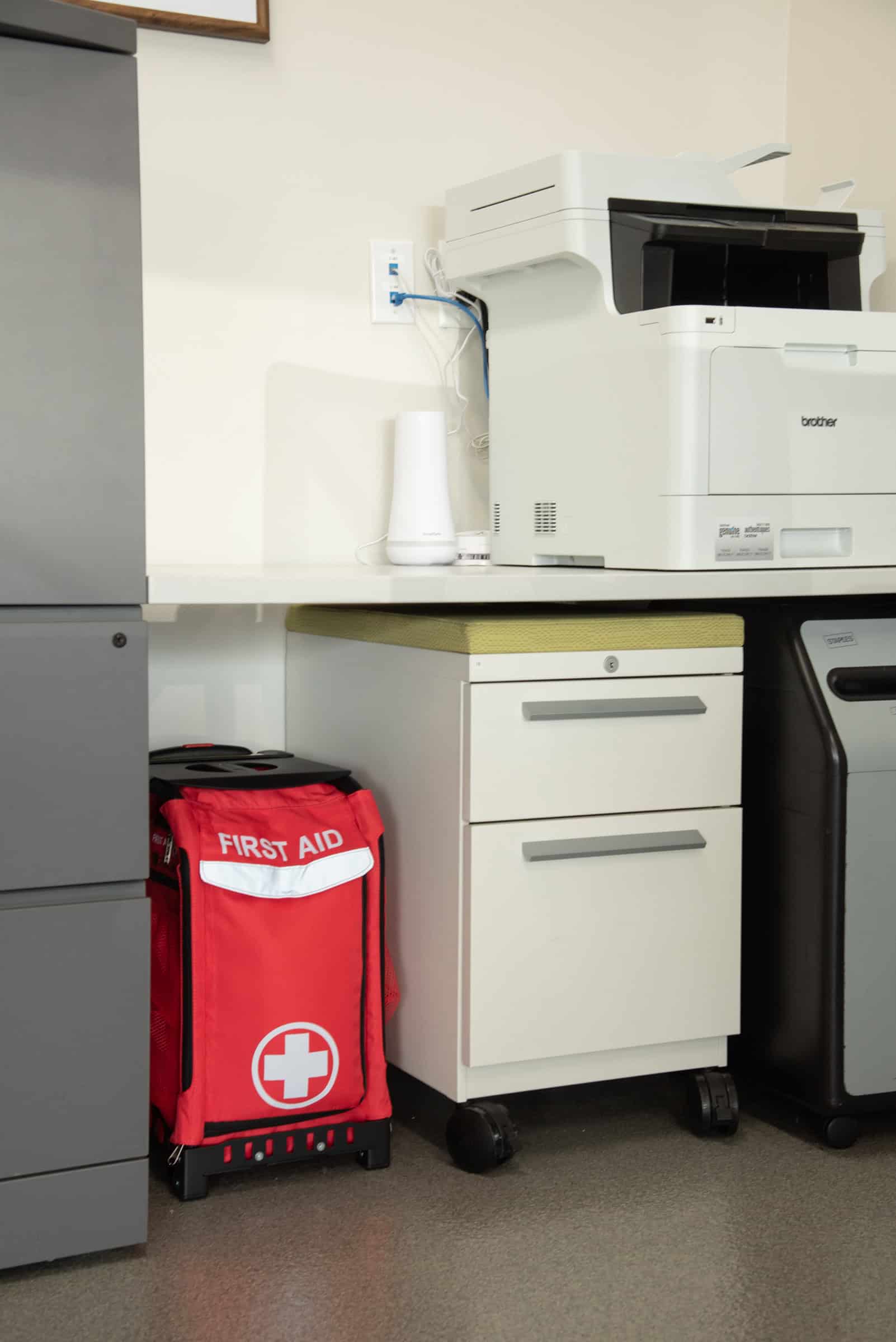 Pro 100 Easy-Roll™ Trauma First Aid Station Product 3 Pro 100 Easy-Roll™ Trauma First Aid Station Product 3